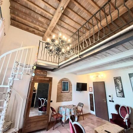 L'Ora Delle Streghe B&B Centralissimo Livorno Buitenkant foto
