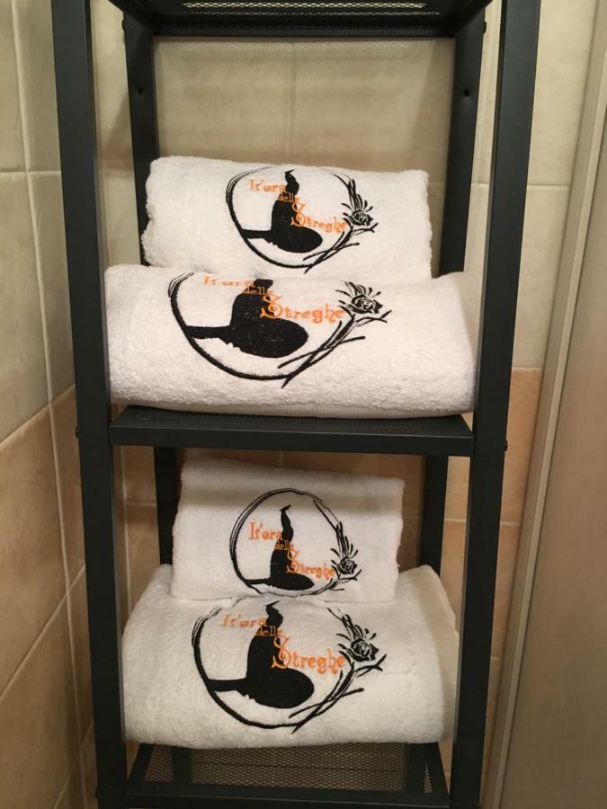 L'Ora Delle Streghe B&B Centralissimo Livorno Buitenkant foto