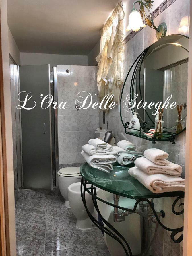 L'Ora Delle Streghe B&B Centralissimo Livorno Buitenkant foto